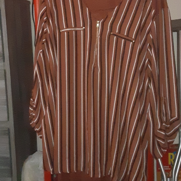 Top - Picture 2 of 3